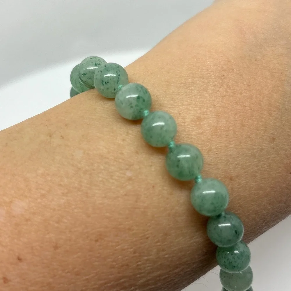 Green Aventurine‎ Beaded Bracelet Knotted Gold Tone Box Clasp 7.25 Inch Vintage